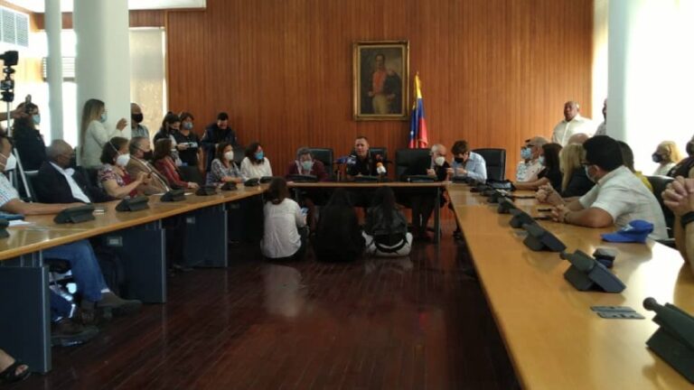 Gremios universitarios pedirán este martes se anule instructivo laboral
