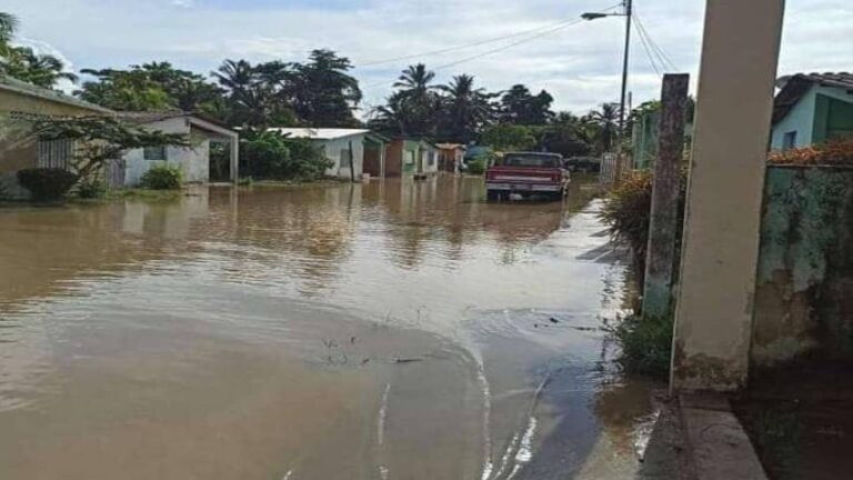 Autoridades supervisan zonas inundadas al Sur del Lago de Maracaibo