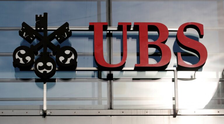 Banco UBS habría propuesto $1.000 millones por el Credit Suisse