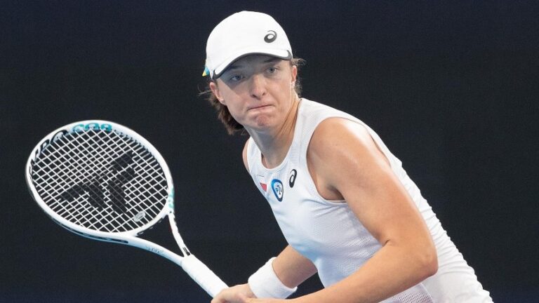 Swiatek sufre una lesión de costillas y es baja en el Miami Open