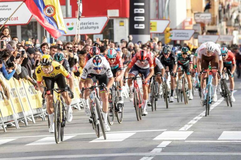 Roglic dominó el primer duelo contra Evenepoel en Catalunya 