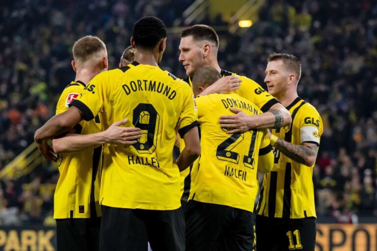 Haller y Reus le dieron el liderato de la Bundesliga al Dortmund