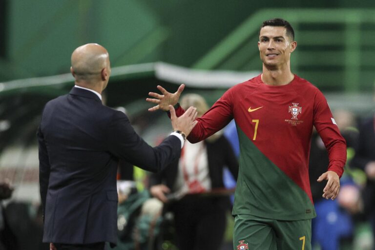 Doblete y nuevo récord de Cristiano en el debut de Martínez con Portugal