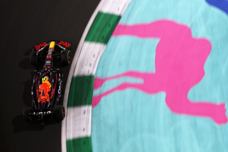 «Checo» Pérez volvió a imponer sus condiciones en Arabia