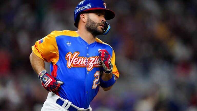 José Altuve fue operado de una fractura en el pulgar derecho