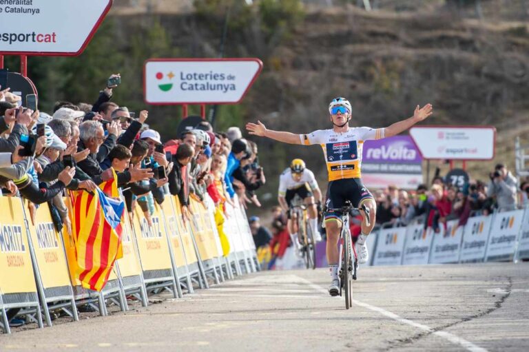 Remco Evenepoel batió a Primoz Roglic en La Molina