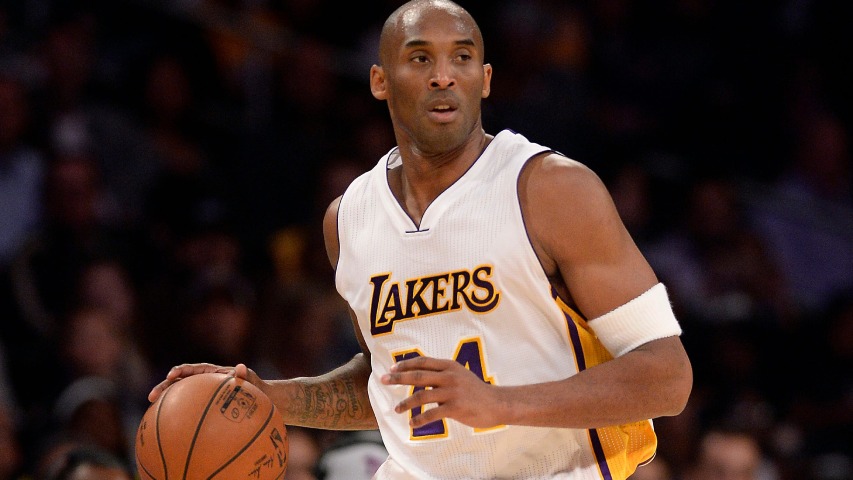 Inmortalizan huellas de Kobe Bryant en Hollywood