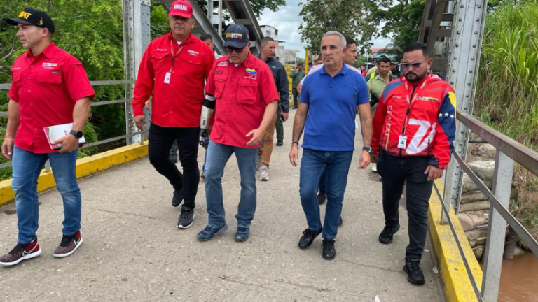 Avanza reactivación del Puente Unión en frontera con Colombia