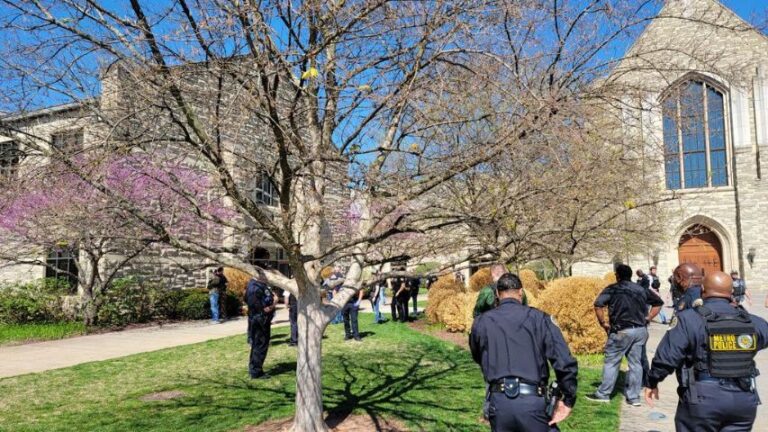 Al menos cinco muertos por un tiroteo en colegio de EEUU