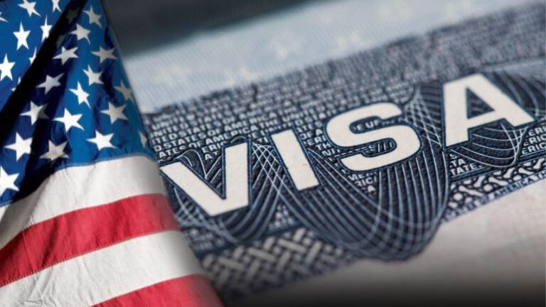 ¿Por qué aumentaron los precios de las visas para EEUU?