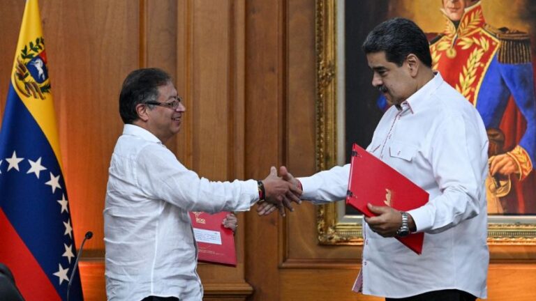 Petro viaja por tercera vez a Caracas para reunirse con Maduro