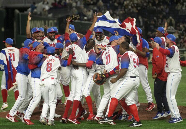 Cuba celebra por lo alto su pase a semifinales en el Clásico Mundial