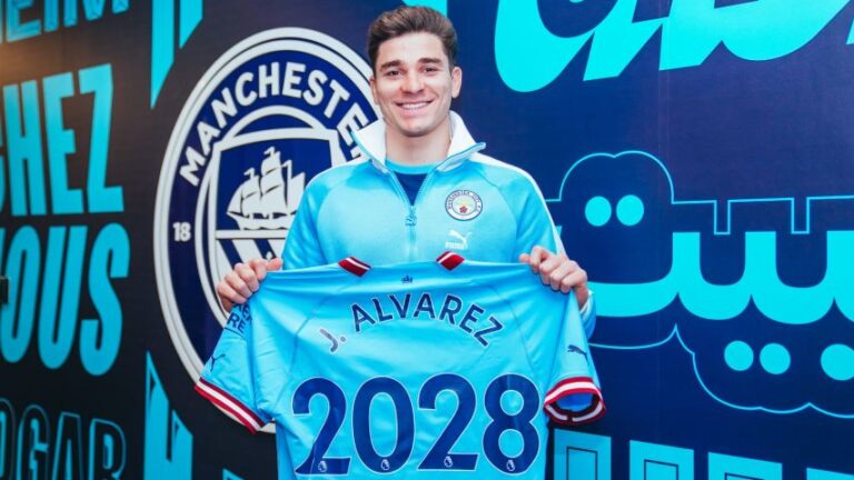 Julián Álvarez continua con el Manchester City hasta 2028