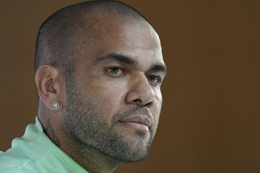 Alves insiste en "sexo consentido" y aduce que mintió para ocultar infidelidad