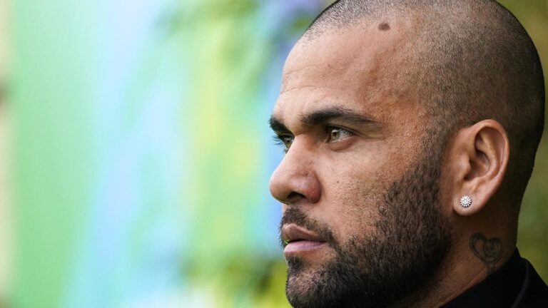 Fiscalía pide mantener en prisión a Dani Alves porque persiste el riesgo de fuga