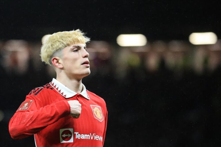 Garnacho renueva con el Manchester United hasta 2028