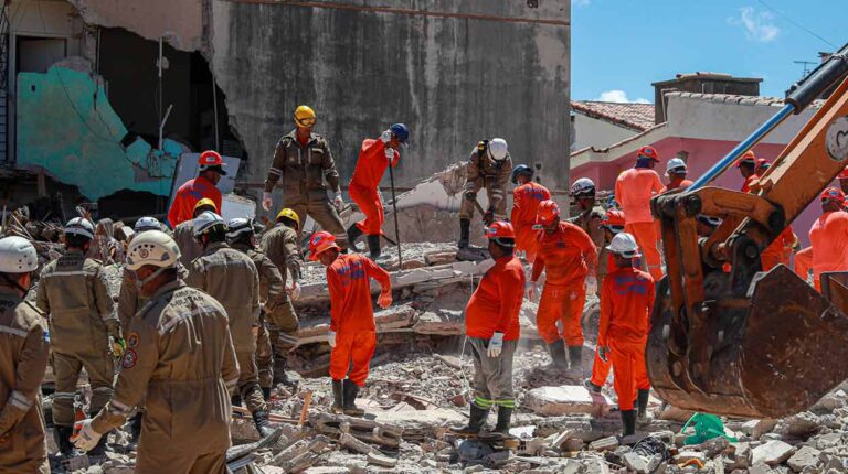 Desplome de edificio residencial en Brasil deja al menos 3 muertos