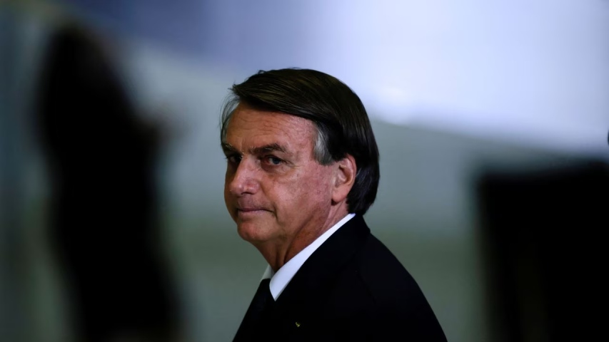 Bolsonaro acude a la policiá por investigación de joyas
