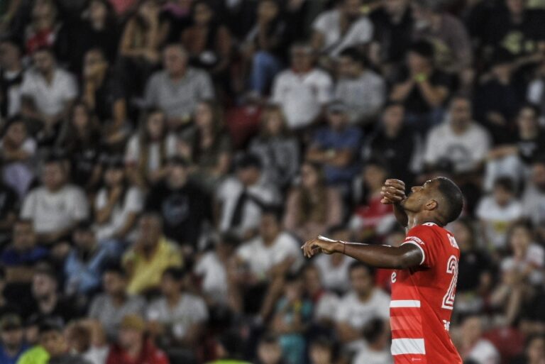 Salomón con doblete lideró triunfo de River ante Huracán