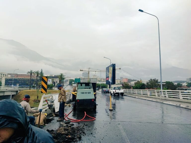 Aclaran que grieta en el Distribuidor Los Ruices no representa un daño mayor