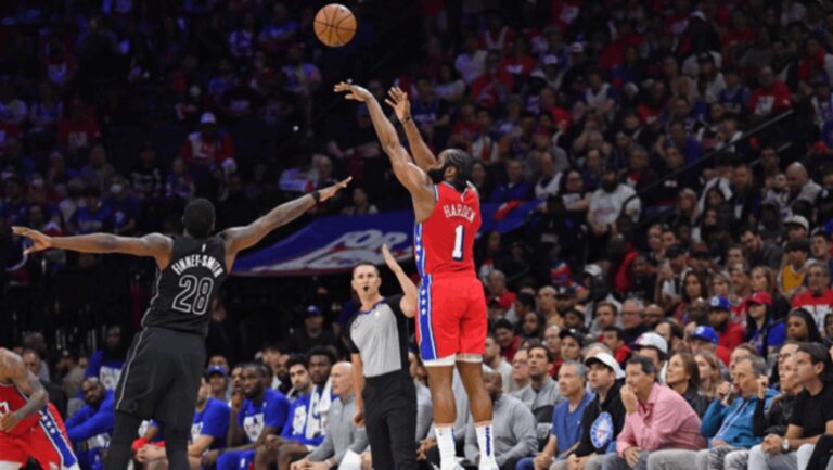 Philadelphia apaleó a los Nets con una lluvia de triples
