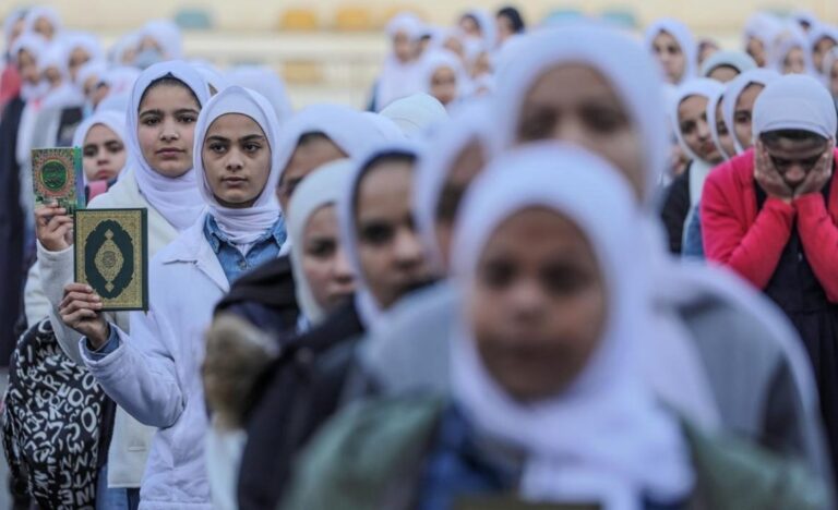 IRAN-ALUMNAS