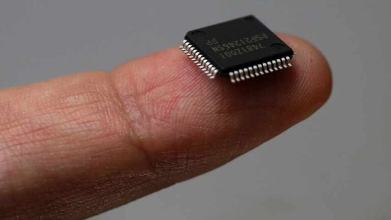 China condena restricciones de Tokio a exportación de equipamiento para chips