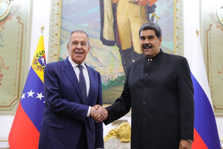 Maduro recibió a Lavrov en Miraflores para fortalecer cooperación bilateral