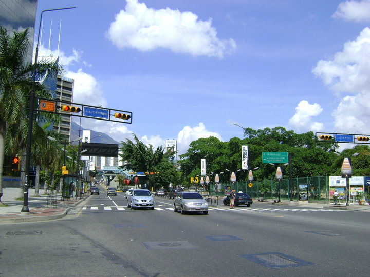 Cierre parcial en importante arteria vial de Chacao esta tarde