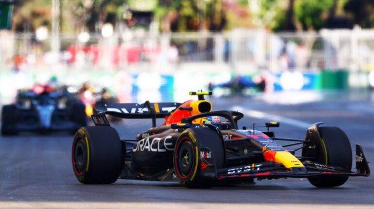 ‘Checo’ Pérez tomó venganza de Charles Leclerc