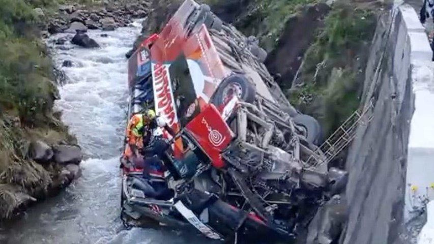 Accidente en Perú dejó al menos 10 muertos