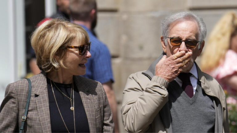Michelle Obama y los Spielberg visitan el Museo Picasso de Barcelona