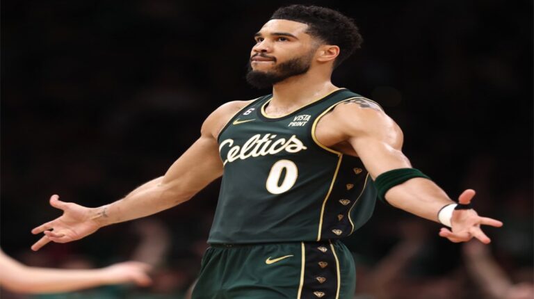 Los Celtics comenzaron los playoffs con una paliza a los Hawks