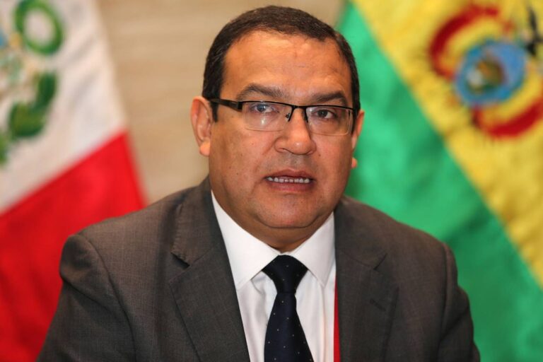 Perú acusa a Boric de pasar hacia otro país su «problema» con la migración