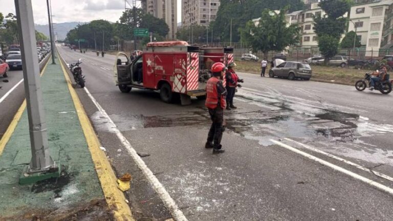 Reportan colisión en la autopista Valle-Coche