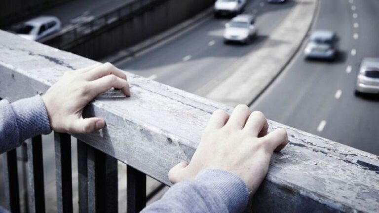 Estudio revela incremento en la tasa de suicidios entre adolescentes en EEUU
