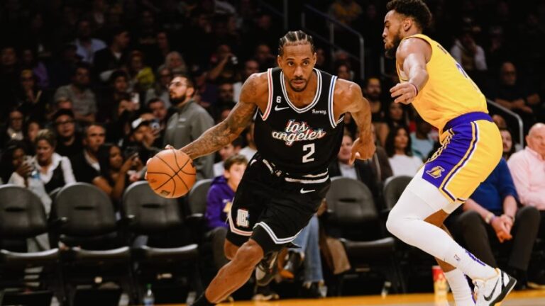 Leonard y Powell comandaron triunfo de Clippers ante Lakers