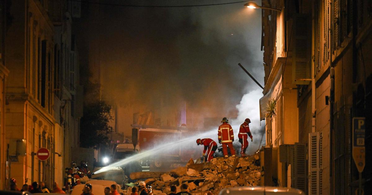 Bomberos en el derrumbe de un edificio en Marsella