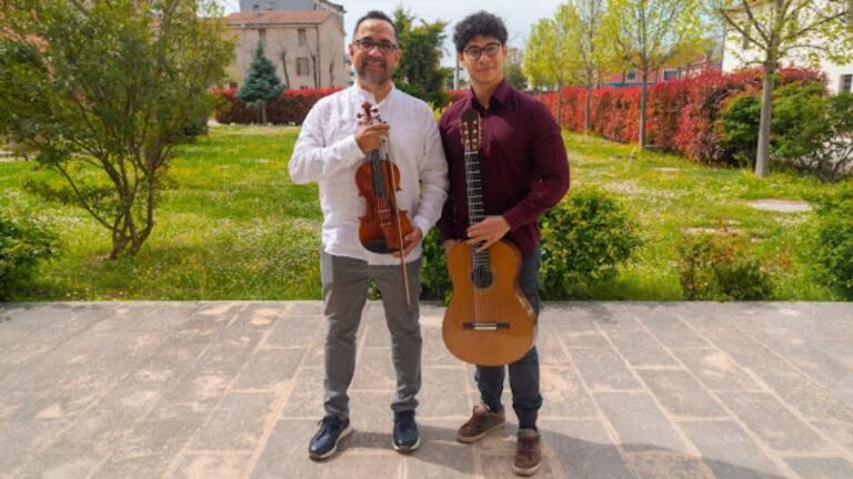 Eddy y Manuel conquistan Italia con su talento en instrumentos