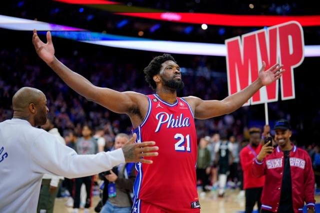 Joel Embiid se alzó con el premio al Jugador Más Valioso