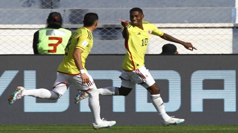Colombia aplastó a Eslovaquia para avanzar a 4tos de final