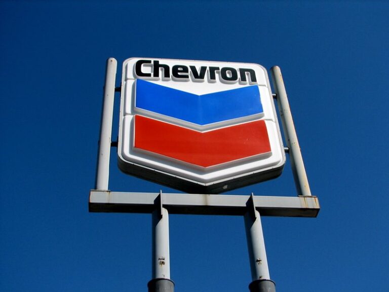 Experto asegura que revocación de licencia a Chevron “no va a generar cierre de campos o pozos petroleros”