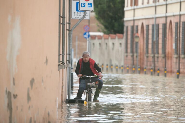Emilia-Romagna se mantiene en alerta roja