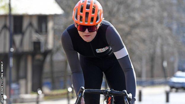 El ciclismo británico prohíbe participación de mujeres transgénero en pruebas femeninas