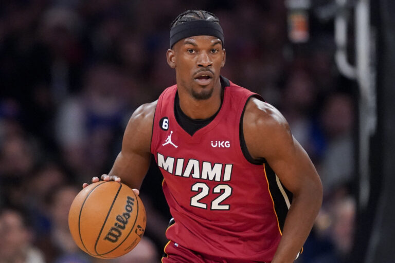 Butler y el Heat pegan primero ante Knicks