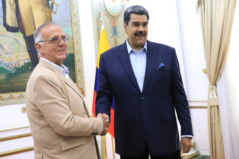 Maduro se reunió con  ministro de Defensa colombiano