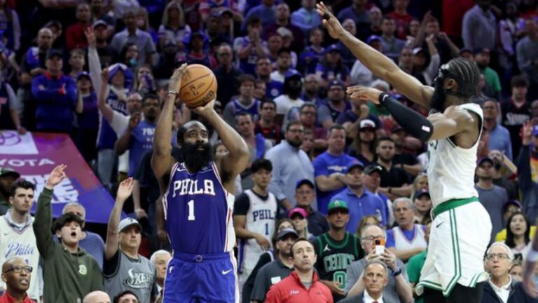Harden se viste de héroe y los Sixers empatan la serie