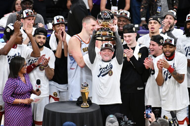 Nuggets barren a Lakers y jugarán su primera final de la NBA