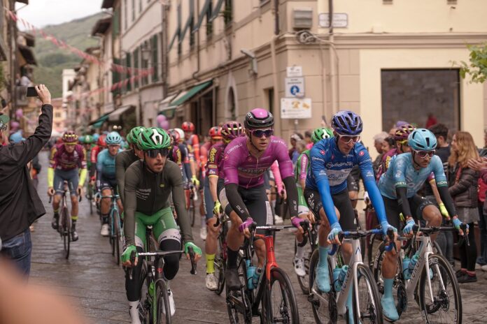 Giro de Italia contabiliza 19 retirados por covid