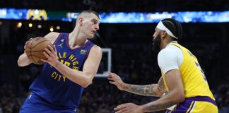 Jokic somete a los Lakers y Denver toma ventaja